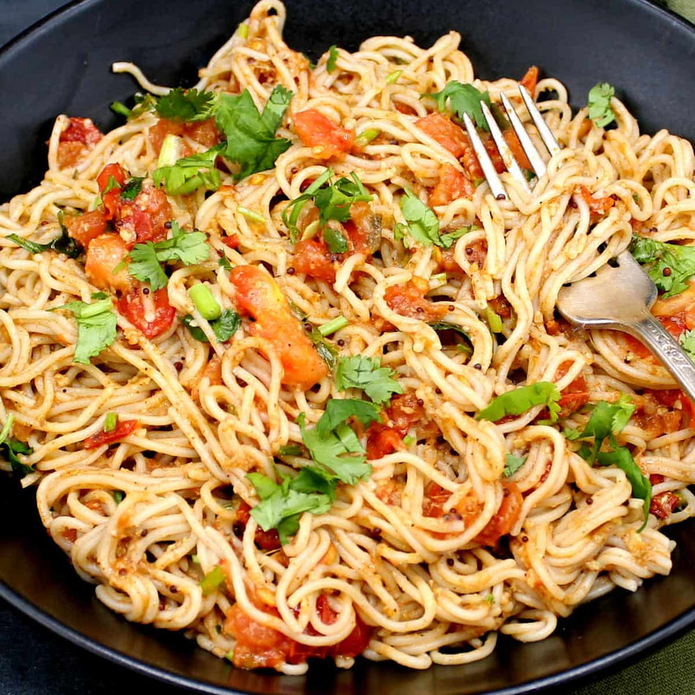 RAMEN NOODLES W/ MIXED VEGETABLES TERIYAKI PONSU & BROCOLI MOJAOS EN SOYA SOUR