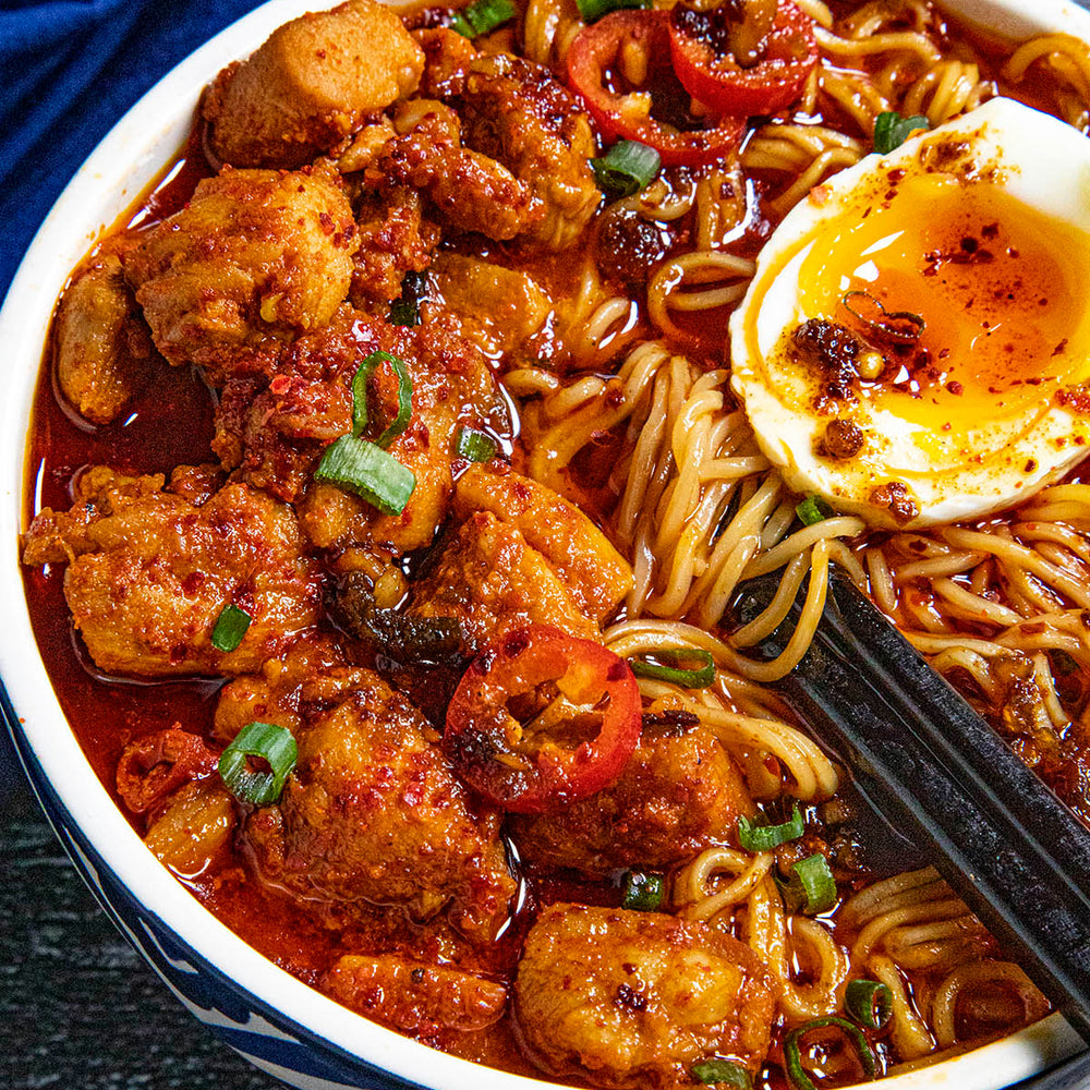 MEATBALLS RAMEN W/ HEAVY TOMATE BROATH, SOY SAUCE & NOODLES AND EGG (24 OZ)