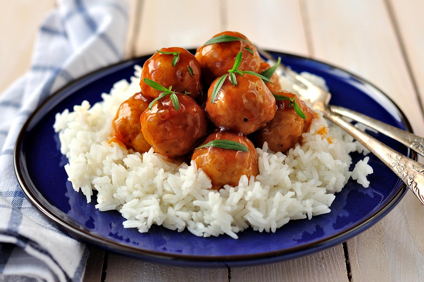 ALBÓNDIGAS ANGUS W/ HEAVY ROMERO- TOMATE SALSA & ARROZ THAI